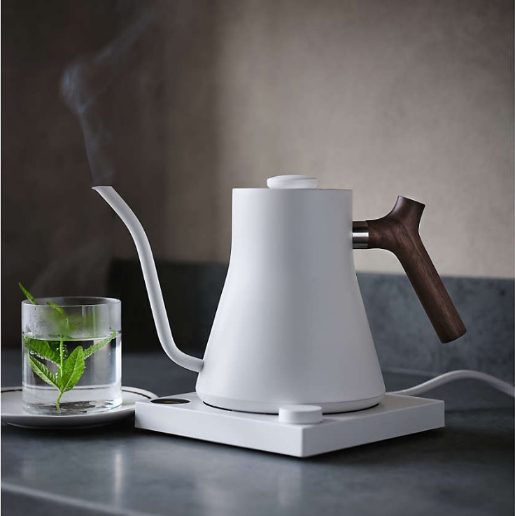 https://wp.sieuthicafe.vn/wp-content/uploads/2023/12/Fellow-Stagg-EKG-Matte-White-Electric-Kettle-with-Walnut-Handle-1.jpg